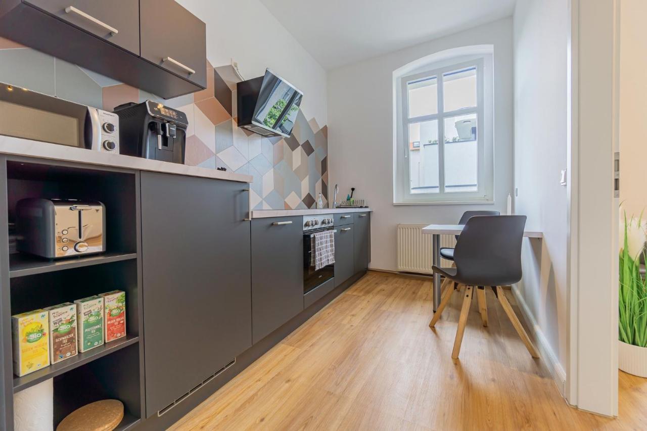 Apartment - 40m², zentral, Netflix, Küche, Schreibtisch, Parkplatz, Waschtrockner, Wlan Cottbus Exterior foto